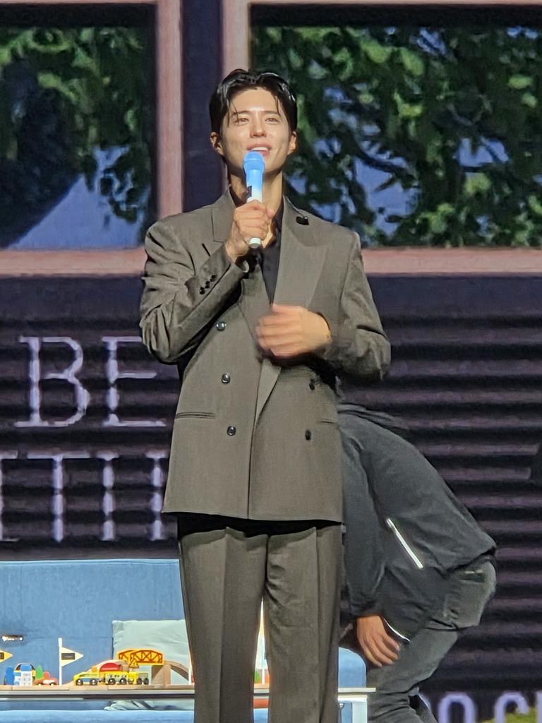 send2mel's tweet photo. Be With You in Macau

It seems to me that you enjoyed the stage very much today. Thanks for giving us a great time. @BOGUMMY

#BEWITHYOUinMacau #BEWITHYOU #ParkBoGum https://t.co/v730xw18X0