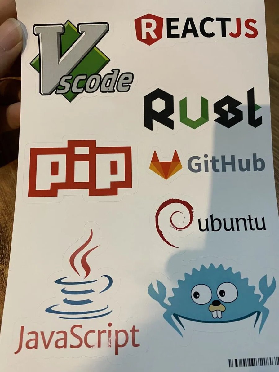 midudev's tweet image. ¿Quieres enfadar a un programador? Regálale esto