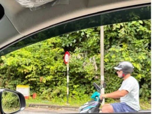 नारा देकर देश छोड़ गया..
सारे पतलून भी इधर ही छोड़ गया...