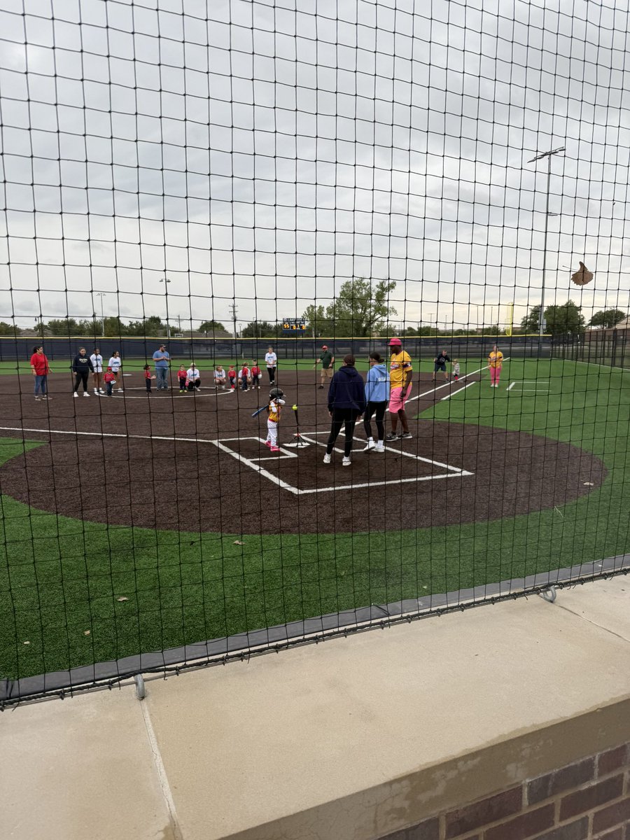 LEHS Softball tweet media