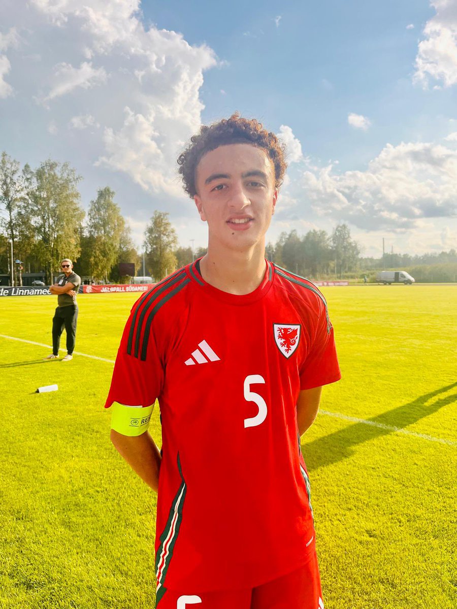 Great comeback from the Wales U17s and sealing a 2-1 victory against Estonia. Well done Theo Pitt getting your first international goal 👏🏾👏🏾 <a href="/GreatSankeyHS/">Great Sankey High School</a> <a href="/GreatSankeyPE/">Great Sankey PE</a>
