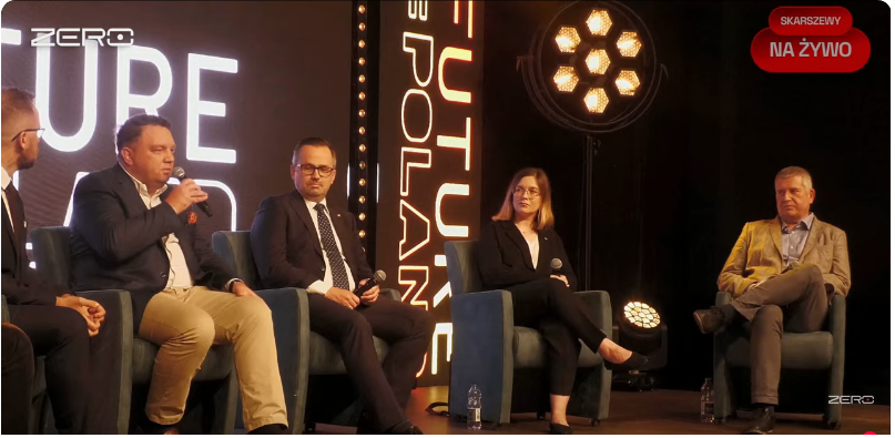Kanał Zero coraz bardziej wsobny.
Debata o przyszłości Polski. Lista gości:

Paulina Matysiak, Razem 
Marcin Horała, Prawo i Sprawiedliwość
Marcin Chludziński, Centrum Strategii Rozwojowych 
Maciej Wilk, prezes Stowarzyszenia "Tak dla CPK" 
Jacek Bartosiak, Strategy&amp;Future