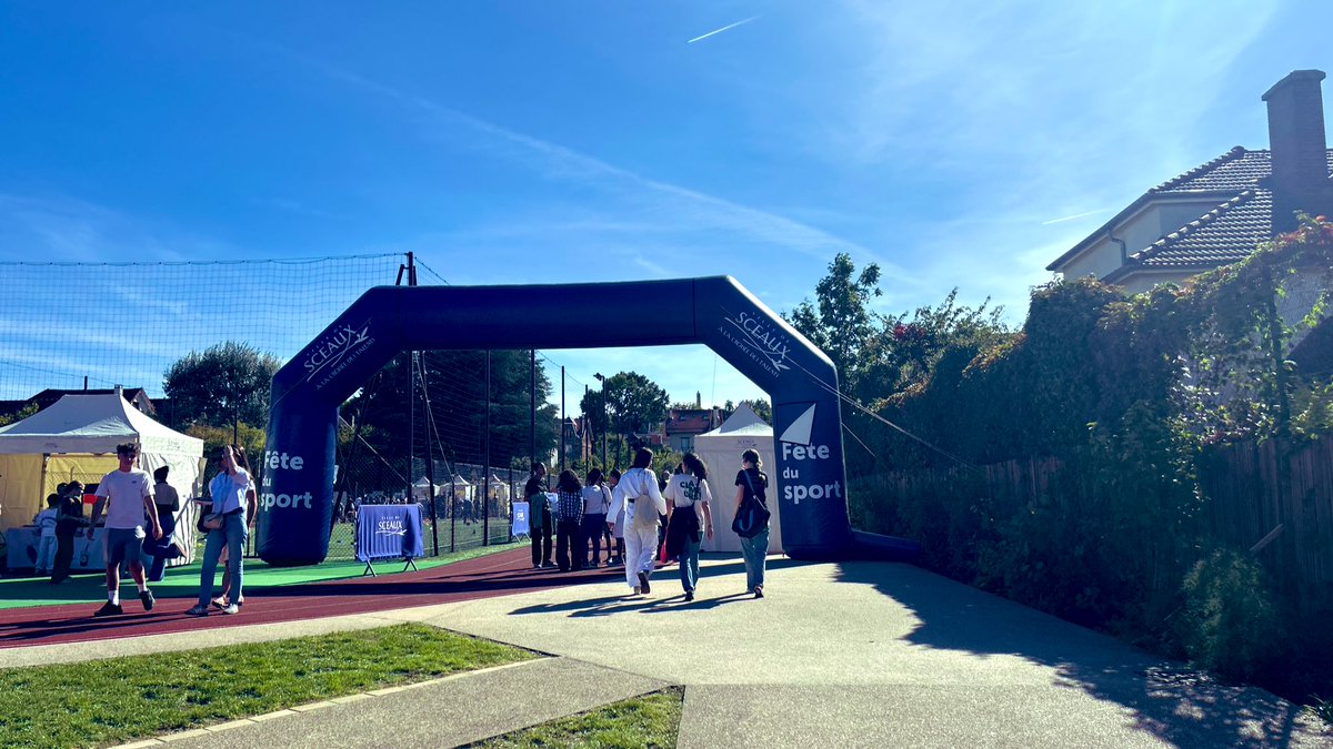 Heureux d’avoir retrouvé à la Fête du sport à #Sceaux de nombreux bénévoles passionnés 💪
Grâce à eux, le sport vit pour toutes et tous 🏃‍♀️⚽️🤸
Défi majeur : recruter toujours plus d’encadrants pour nos clubs !
Merci aux agents de <a href="/Ville_de_Sceaux/">Ville de Sceaux</a> pour l’organisation conviviale