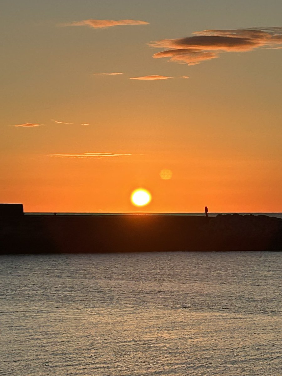 A day ago I was watching the sunrise and now I’m back making cakes 😩
#whitby #secondhome #sunrise