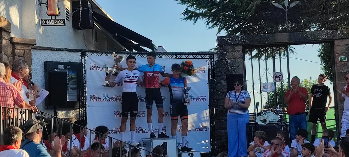 🏆Luca Martínez se impone en Luquin tras rodar en fuga todo el día.