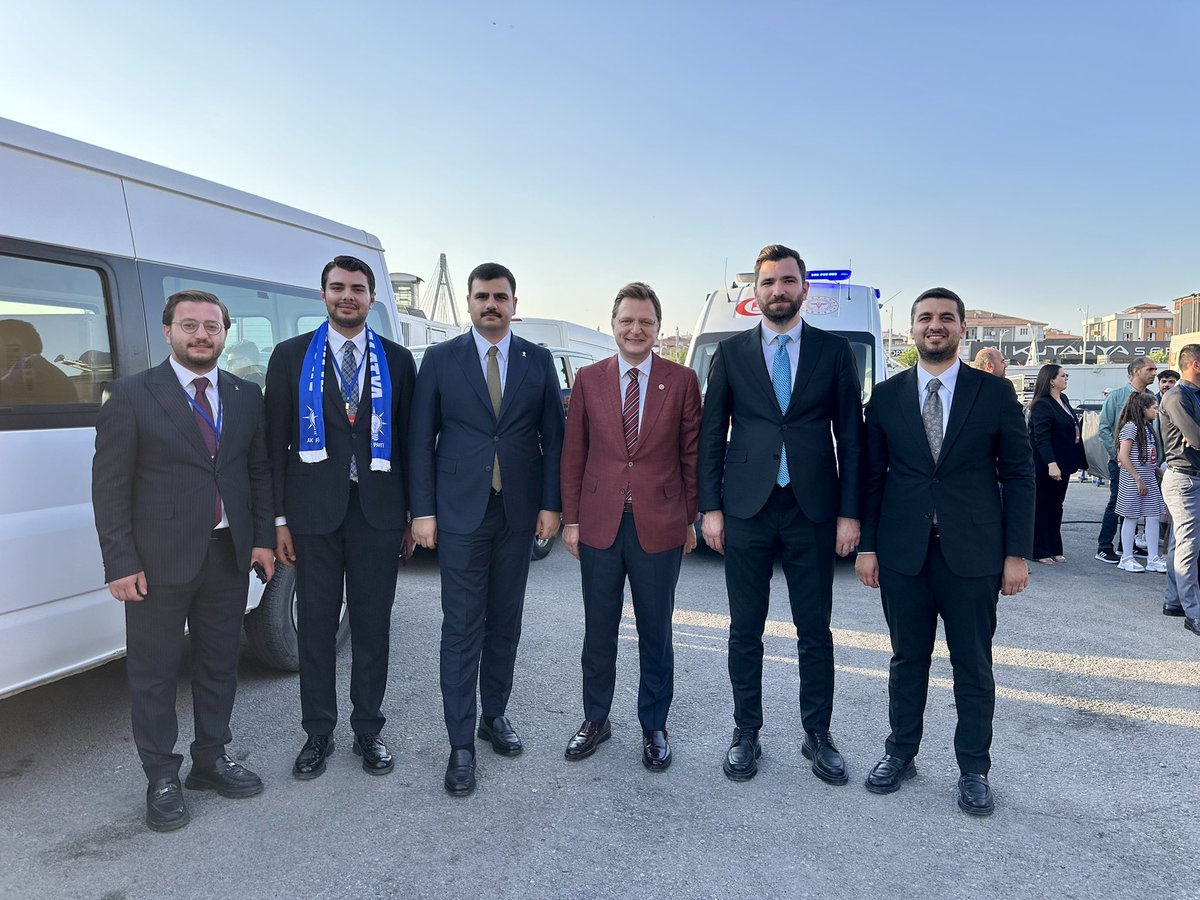 “Yeni evine, yeni iş yerine kavuşmamış tek bir vatandaşımız kalmayana kadar yılmadan, yorulmadan çalışacağız.”

Cumhurbaşkanımız Sayın <a href="/RTErdogan/">Recep Tayyip Erdoğan</a>’ın teşrifleriyle 300.000’inci konutu teslim ettik.

#300BinYuvaTamam

📍Malatya