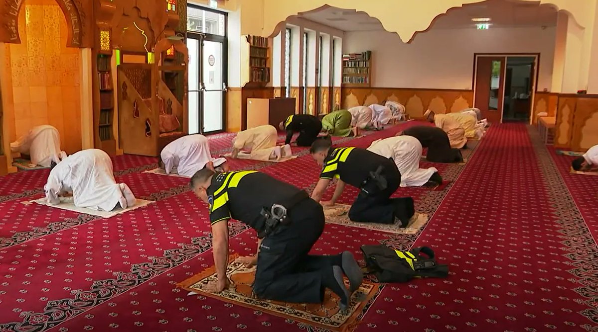 <a href="/Els_rechts/">Els</a> Waarom denken mensen nog steeds dat ze op de politie kunnen rekenen? Het zijn de minions van het regime.