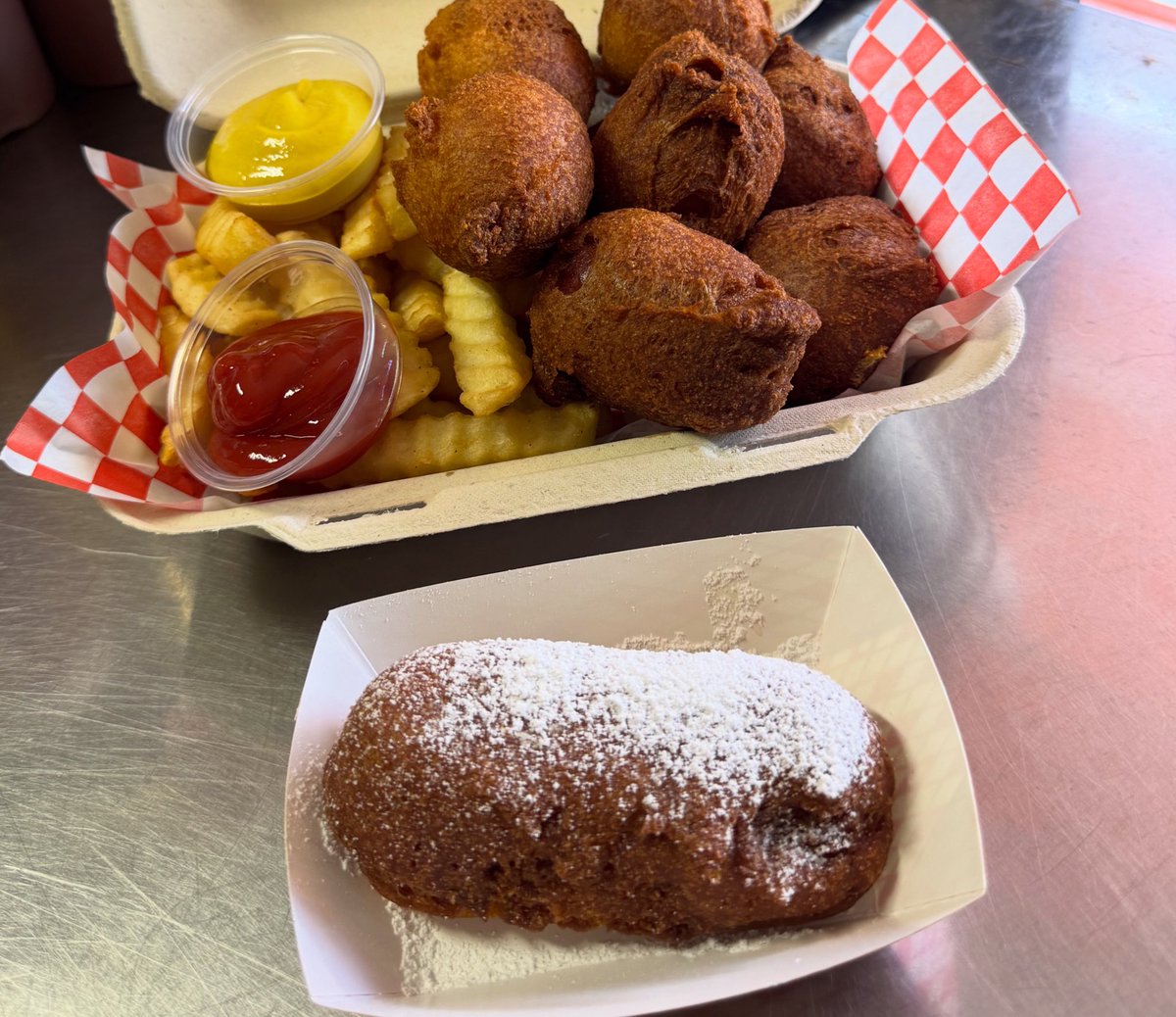 Batter Up Truck is at Spark Social SF for lunch and dinner today. Come check us out and grab yourself a treat! 
.
.
.
.
.
#batterupsf #batteruptruck #corndog #bitesize #twinkie #deepfried #sparksocialsf #desserts #sfeats #bayareafoodie #nom #yum