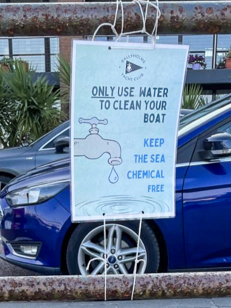 SailorsforSea's tweet photo. Signage that sticks around makes a big difference! 🚮♻️
Posting clear, reusable signs at your #CleanRegatta helps spread your sustainability message, guide participants to water refill stations or waste bins + remind everyone of your event’s goals.
More: https://t.co/RkuAQsLVkt https://t.co/xWZlbrRKNN
