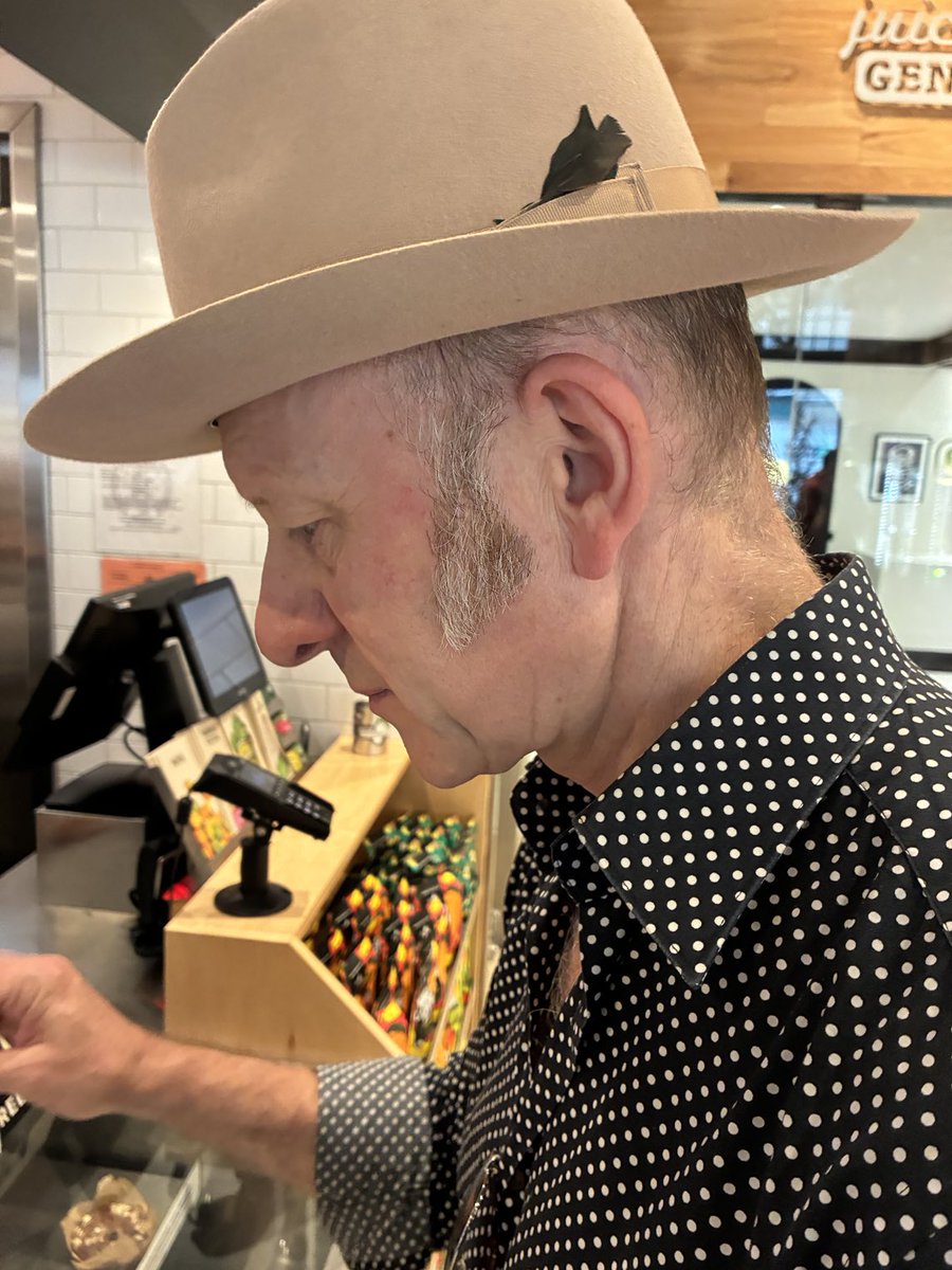MickPuck's tweet photo. Heading out dandified into New York City. Met me dude with sharp sideburns #FamousJames https://t.co/XptqCdqHIl