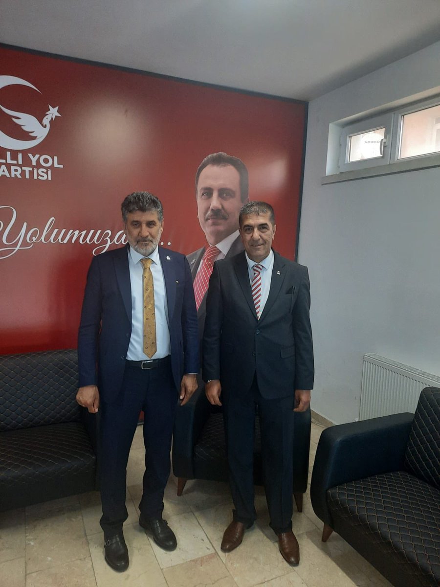 Rahmetli Muhsin Yazıoğlu ile siyaset yaptığımız dönemde ağabeyimiz, Milli Yol Partisi’nde Genel Başkanımız Sayın ⁦<a href="/remzi_cayir/">Remzi Çayır</a>⁩ rahatsızlığı nedeniyle hastanede yatmaktadır. Rabbim Şafi ismi ile şifa ihsan eylesin 
⁦<a href="/milliyolgm/">Milli Yol Partisi</a>⁩