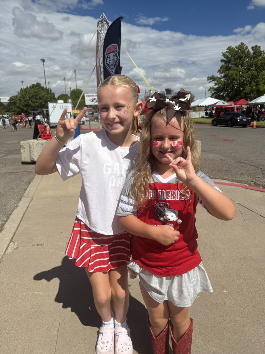 BeautyBabesBall's tweet image. GO LOBOS!🩶🏈❤️🐺🆙

#gameday #golobos #loboup #footballfamily #letsgo #coachswife #coachskids #footballfamily #everyonesalobo