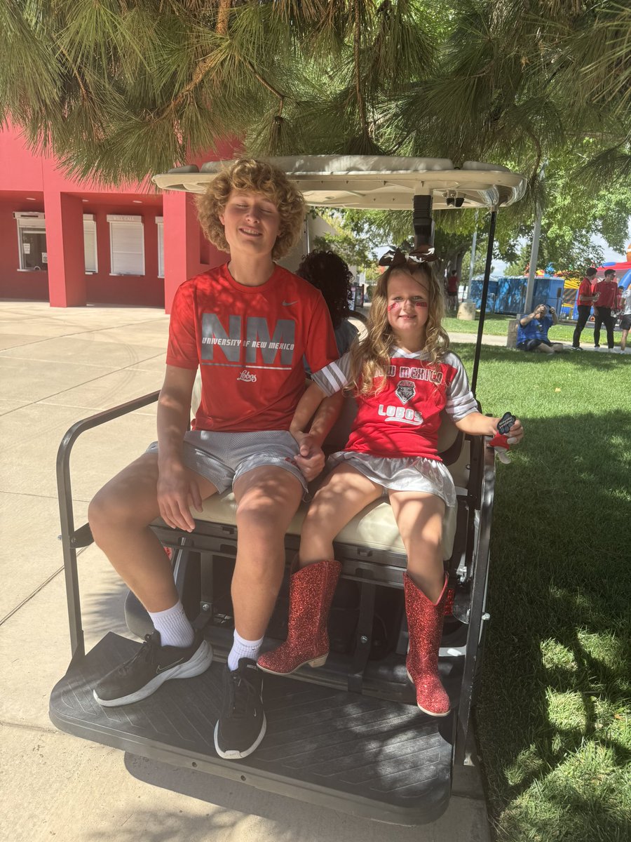 BeautyBabesBall's tweet image. GO LOBOS!🩶🏈❤️🐺🆙

#gameday #golobos #loboup #footballfamily #letsgo #coachswife #coachskids #footballfamily #everyonesalobo