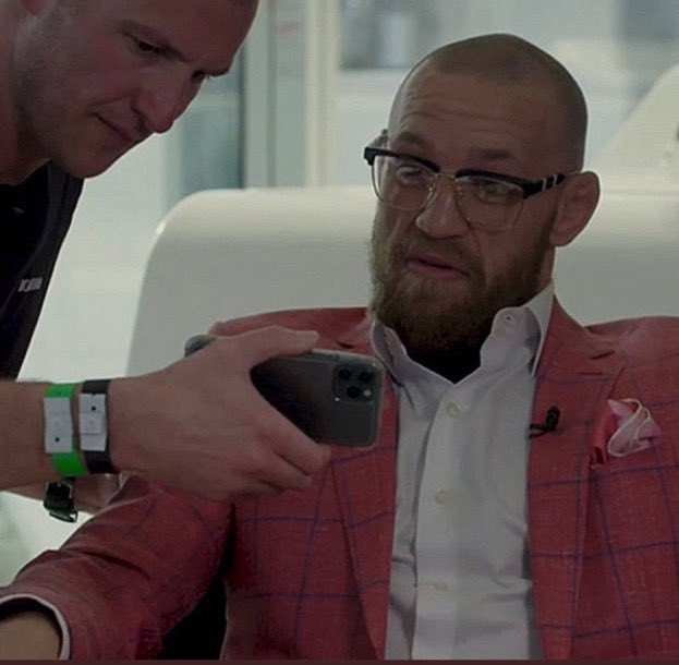 Watching Harry Hardwick get his leg sawn off at work

#UFCParis