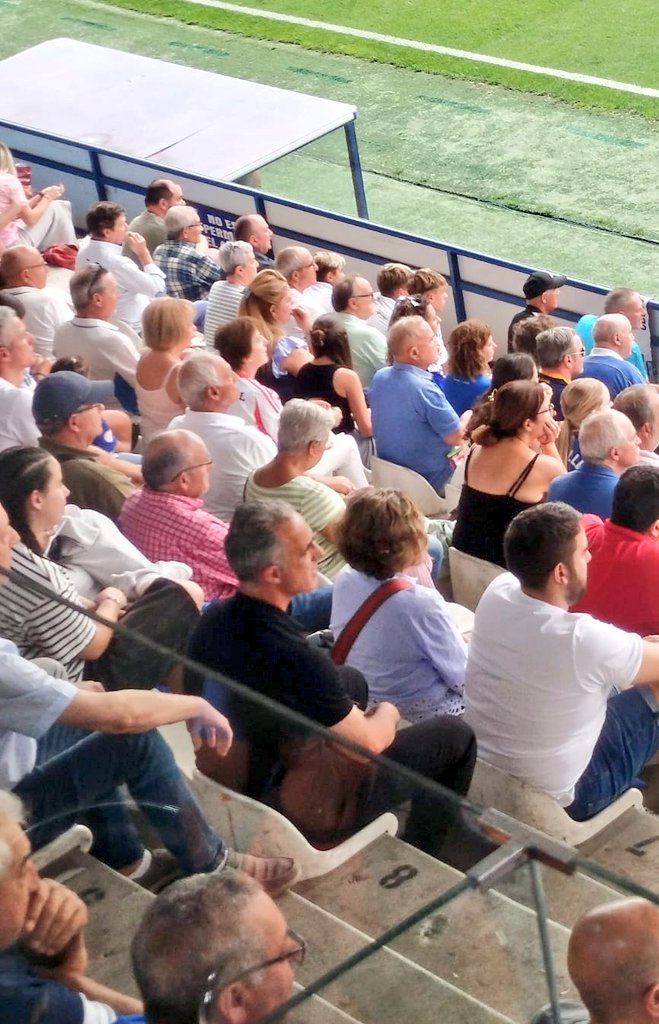 Pablo López ha aprovechado el fin de semana de descanso que le han impuesto para estudiar a su próximo rival viendo el Ponferradina - Pontevedra en El Toralín. Compromiso y trabajo para el bien del <a href="/racingferrolsad/">Racing Club Ferrol</a>

📸 Atento a todo mi compi <a href="/pablomotero/">Pablo M. Otero</a>