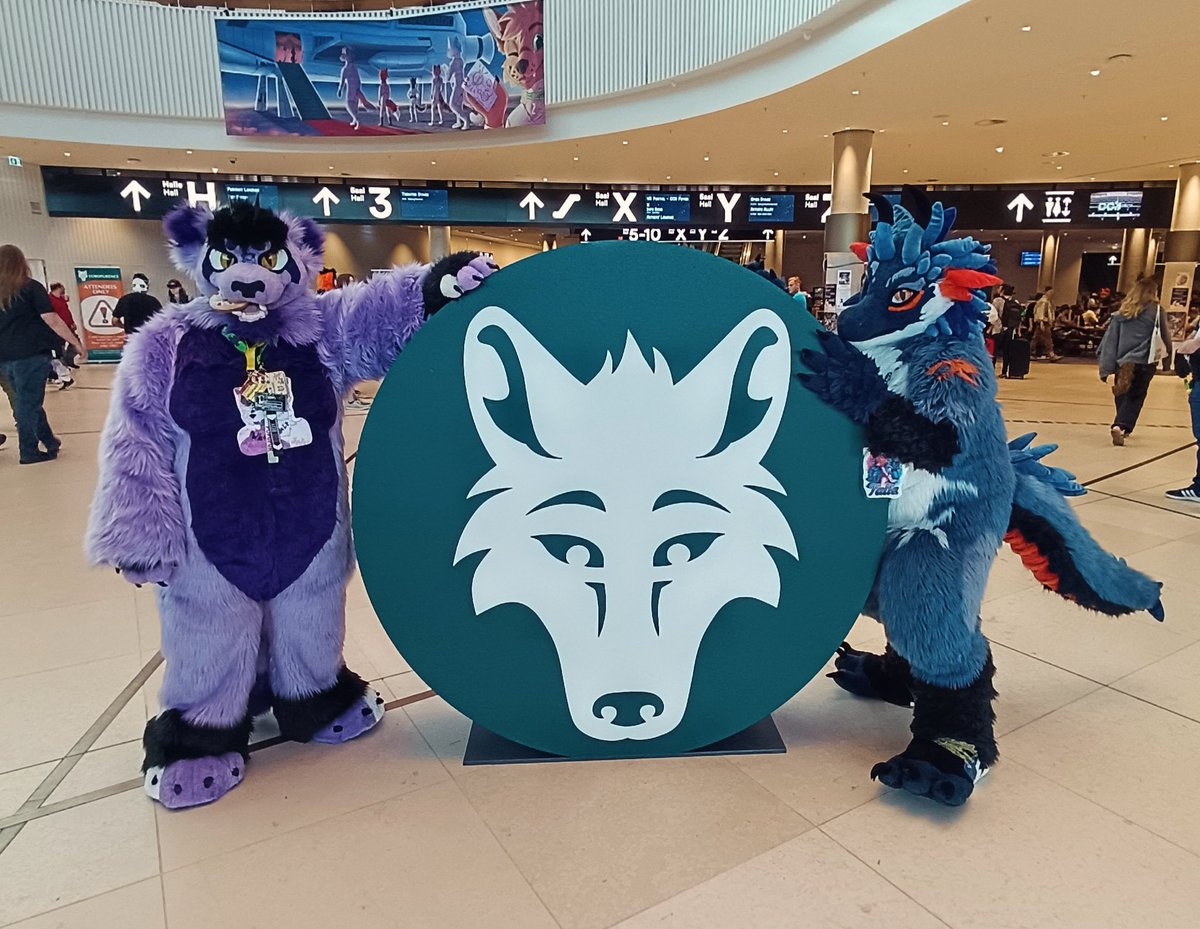At the Eurofurence with my lovely dragon girl 🐺♥️🐉

#furry #fursuit #Eurofurence29 #eurofurence2025 #eurofurence