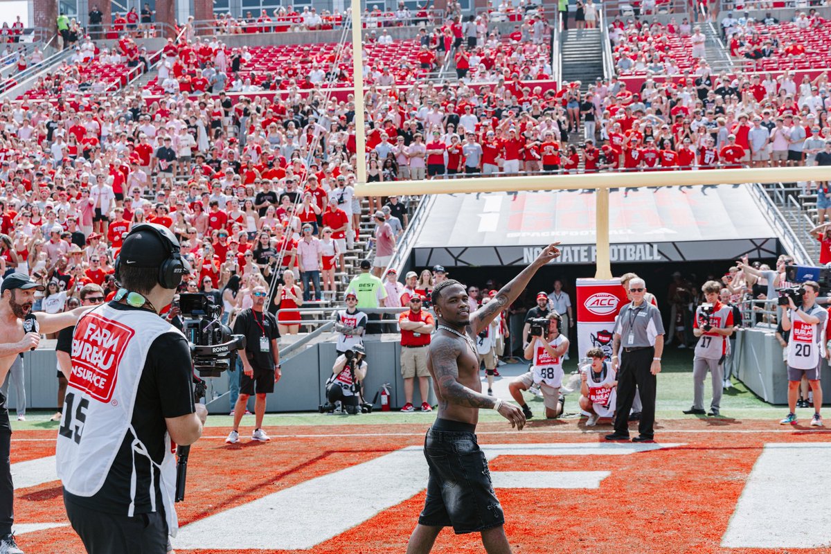 Alpha Wolf of the game Vince Robinson, with head coach Pat Popolizio. 💪