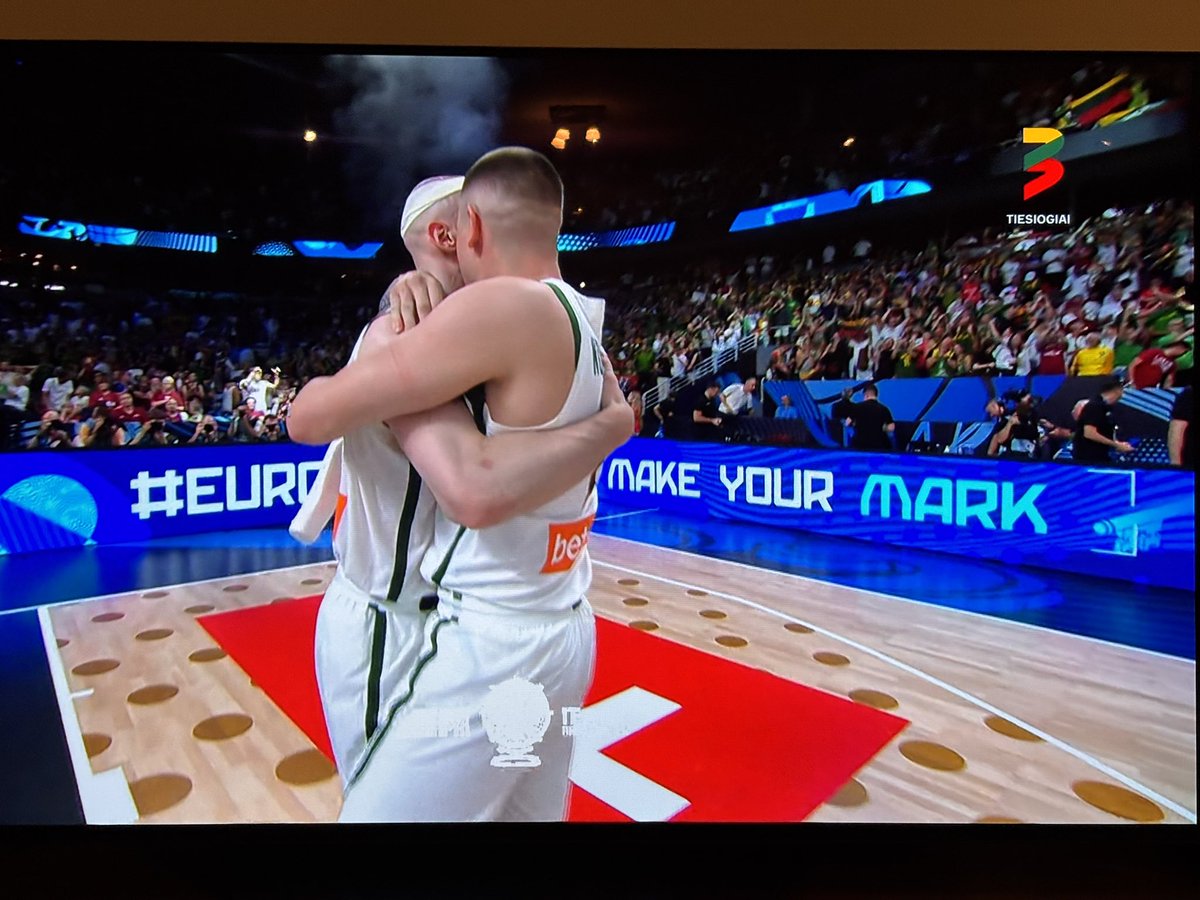 RKacinskas's tweet photo. What a game! #Lithuania triumphs in the Baltic derby against #Latvia and advances to the #EuroBasket2025 quarterfinals! 🇱🇹🔥🇱🇻 Respect to our neighbors for a true battle of brothers. Onward to the next challenge! #LTeam https://t.co/idFnBZwJdu