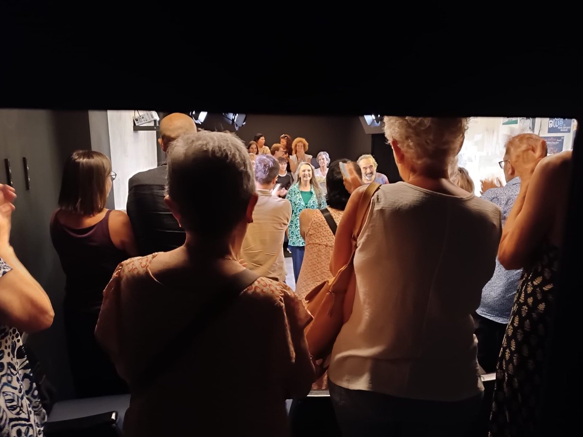 Gràcies, gràcies, gràcies 🥹
És màgic quan el públic aplaudeix dempeus a la Sala Flyhard.
Arrenquem així de bé la 3a temporada de "Em dic Josep", de <a href="/MarcDeLaVarga/">Marc de la Varga</a> 
Amb <a href="/montplans/">Mont Plans</a> <a href="/DanielHigienico/">daniel higienico</a> i Pau Vinyals. Us hi esperem!🥰