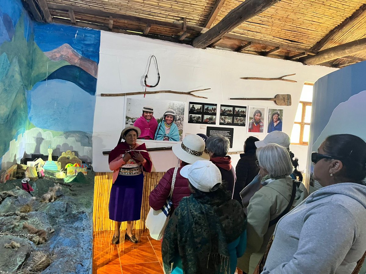 riobamba's tweet photo. 🚂 El tren turístico de los adultos mayores nos llevó esta semana a la parroquia rural de #Calpi. Turismo religioso, experiencias comunitarias y exquisita gastronomía fueron parte de esta inolvidable visita. 🙌✨ #Riobamba #Turismo https://t.co/m2bSl0zFol