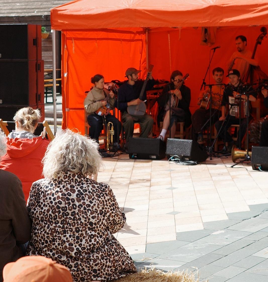 Fiona Moinuddin (@fionamoinuddin) on Twitter photo Loved the Late Summer Fête at Sadler’s Yard 🎉 A brilliant celebration of 10 years with music, baking, veggies + great chats with residents. Loved the Late Summer Fête at Sadler’s Yard 🎉 A brilliant celebration of 10 years with music, baking, veggies + great chats with residents.