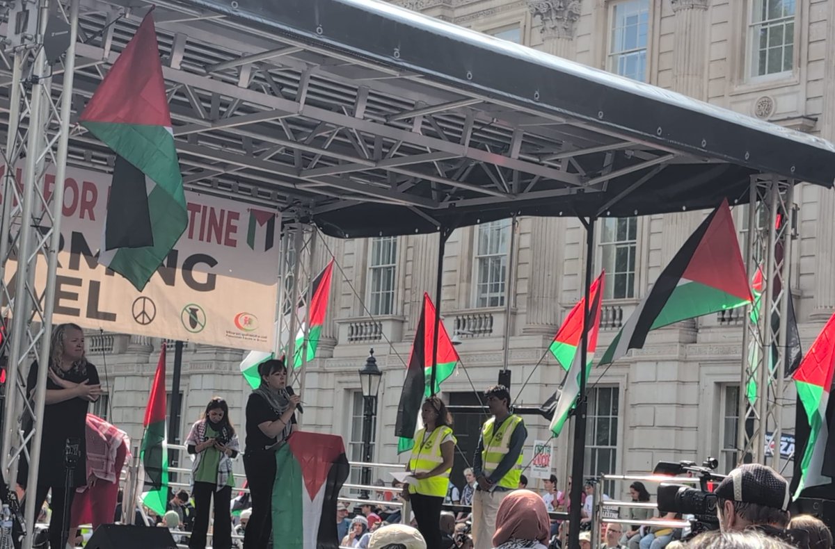 NEUnion_jersey's tweet photo. NEU President, Sarah Kilpatrick talking at the National March for Palestine today ✊🏻🍉 https://t.co/PrQd52MRPF