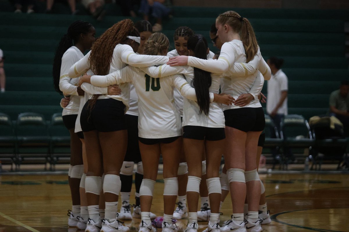 kaceyyraee's tweet image. So proud of @RGC_VB in last nights game!💚💛🐾