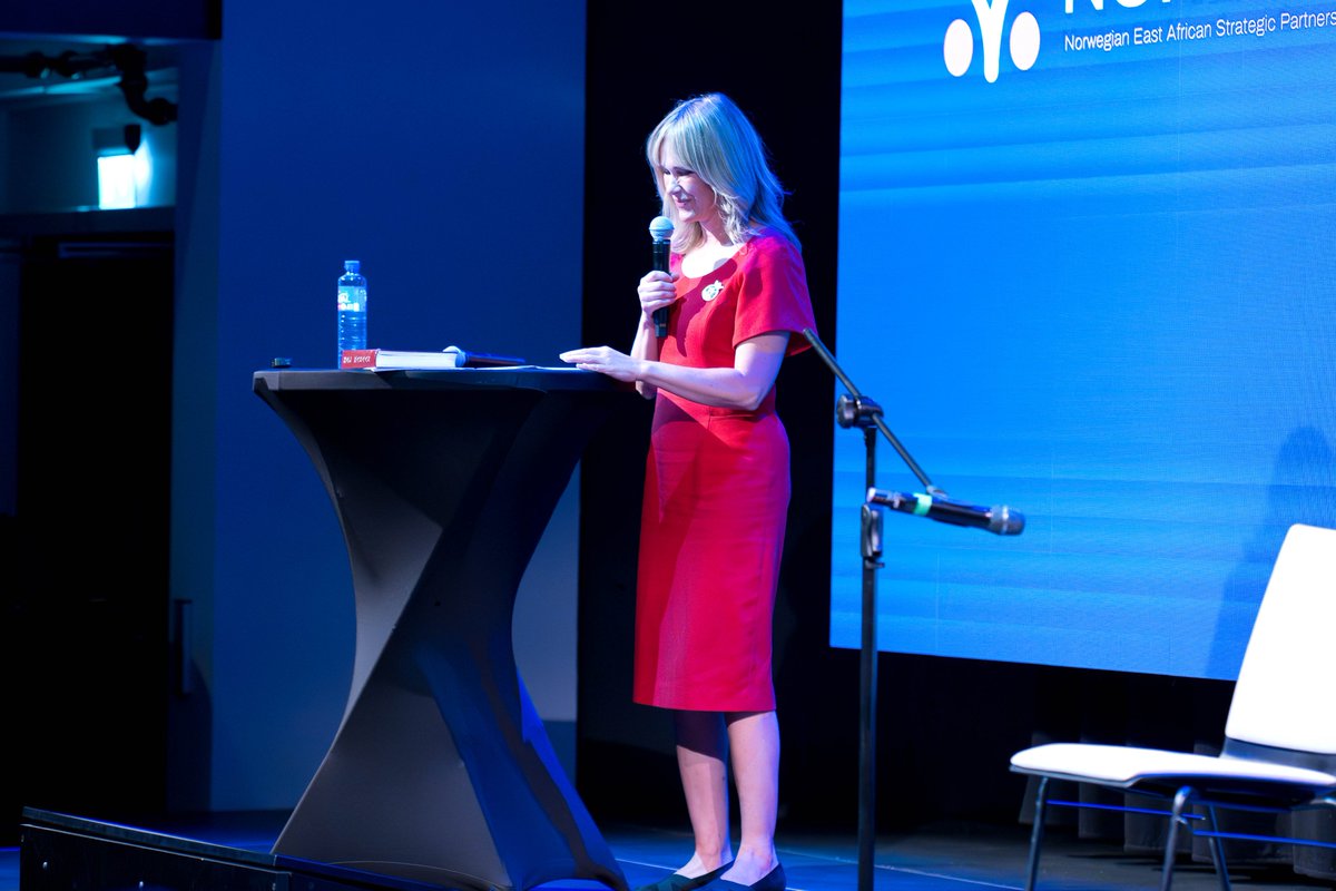 Noreaf19's tweet photo. On Aug 23, we hosted our international conference “Somali Women as Pillars of Nation-Building” in Oslo with 300+ participants.

A special thanks to Mayor  AnneLindboe and Minister Åsmund Grøver Aukrust for highlighting the vital role of Somali women in building inclusive societies. 🌍💪🏾

#SomaliWomen #Leadership #NationBuilding #Inclusion 

@NorwayMFA @NorwayInSomalia