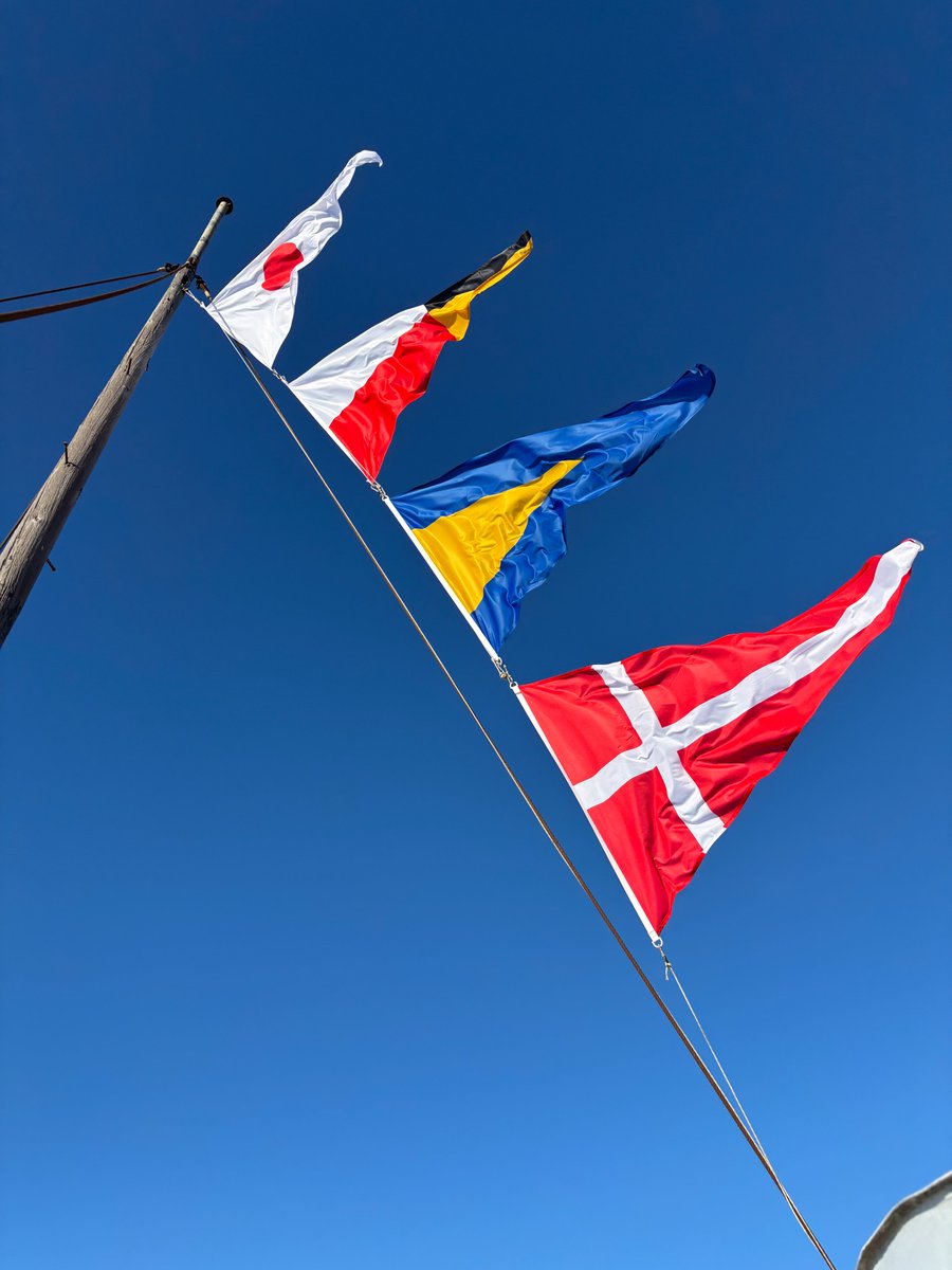 🌊⛵️ Desde la Torre Tavira, con nuestros gallardetes y mirando al mar, deseamos buen viento a todos los participantes de la Globe 40 ¡Cádiz siempre con espíritu marinero!💙