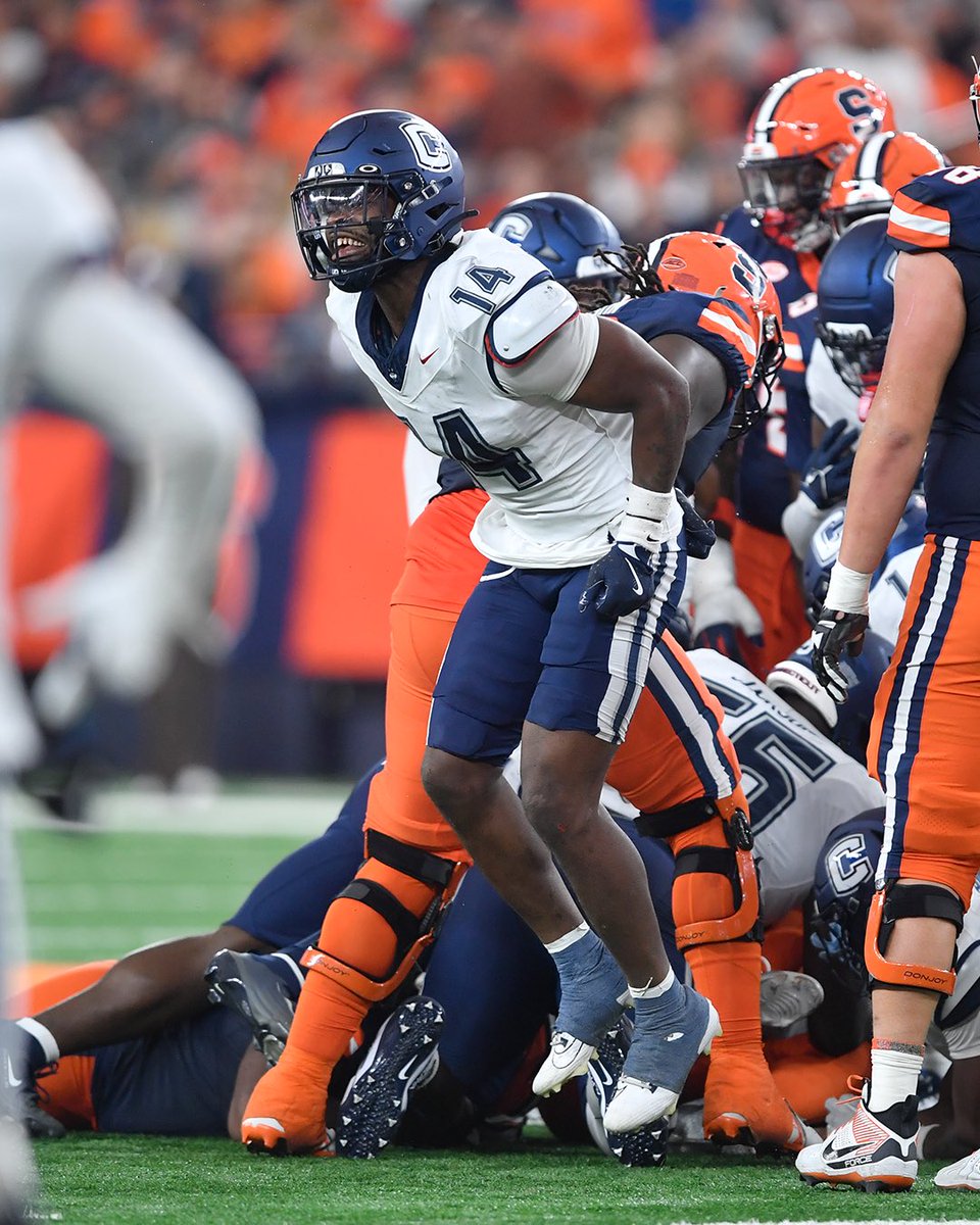 Tyrece Mills was EVERYWHERE in the first half 🔥

💪 1 Forced Fumble
💪 2 Pass Breakups
💪 4 Tackles