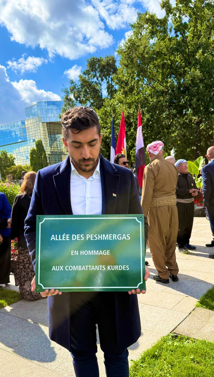 aryusj1's tweet photo. Présent hier à la cérémonie d’inauguration de l’allée des Peshmergas à Paris 🇫🇷

Que vive et prospère la fraternité Franco-kurde https://t.co/92nUx5jQXX