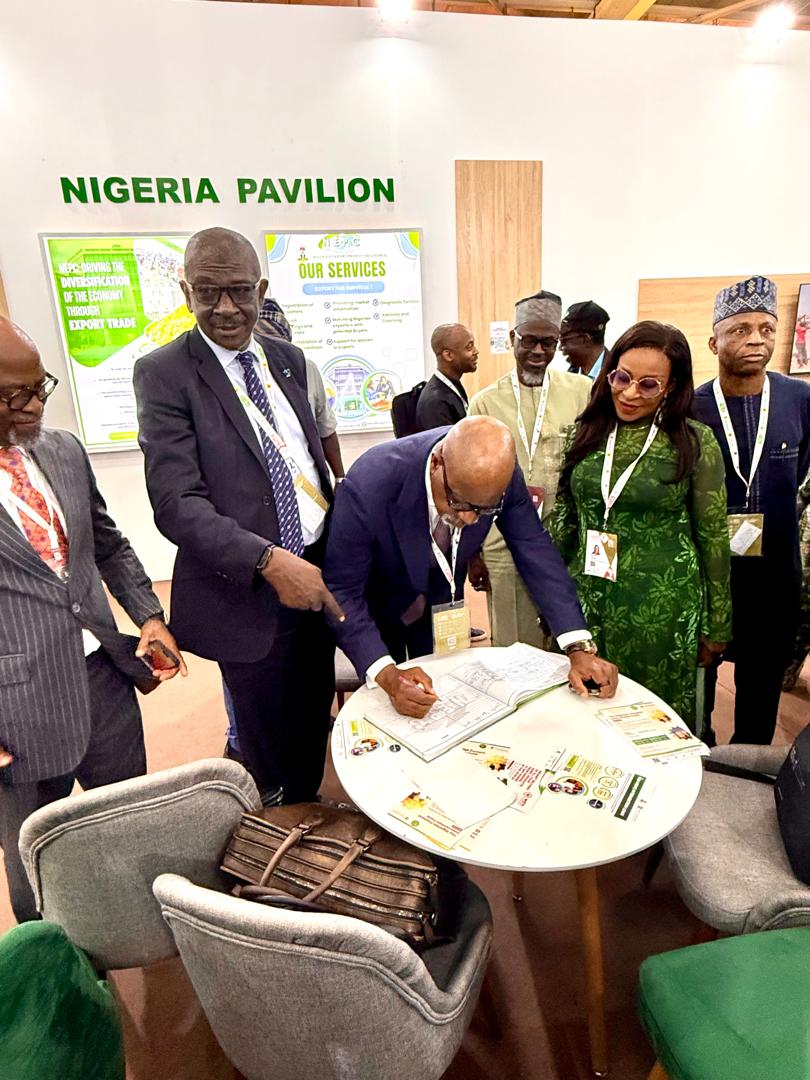 NeximBank's tweet photo. Executive Governor of Ogun State, H.E. Dapo Abiodun, visited the Nigerian Pavilion at IATF, and Dochase ADX Marketing Limited, promoting digital marketing and services exports.
#NEXIMBank #IATF2025 #NigeriaAtIATF #NigeriaExports #ServicesExport #DigitalMarketing #Trade https://t.co/57ilROzwkH