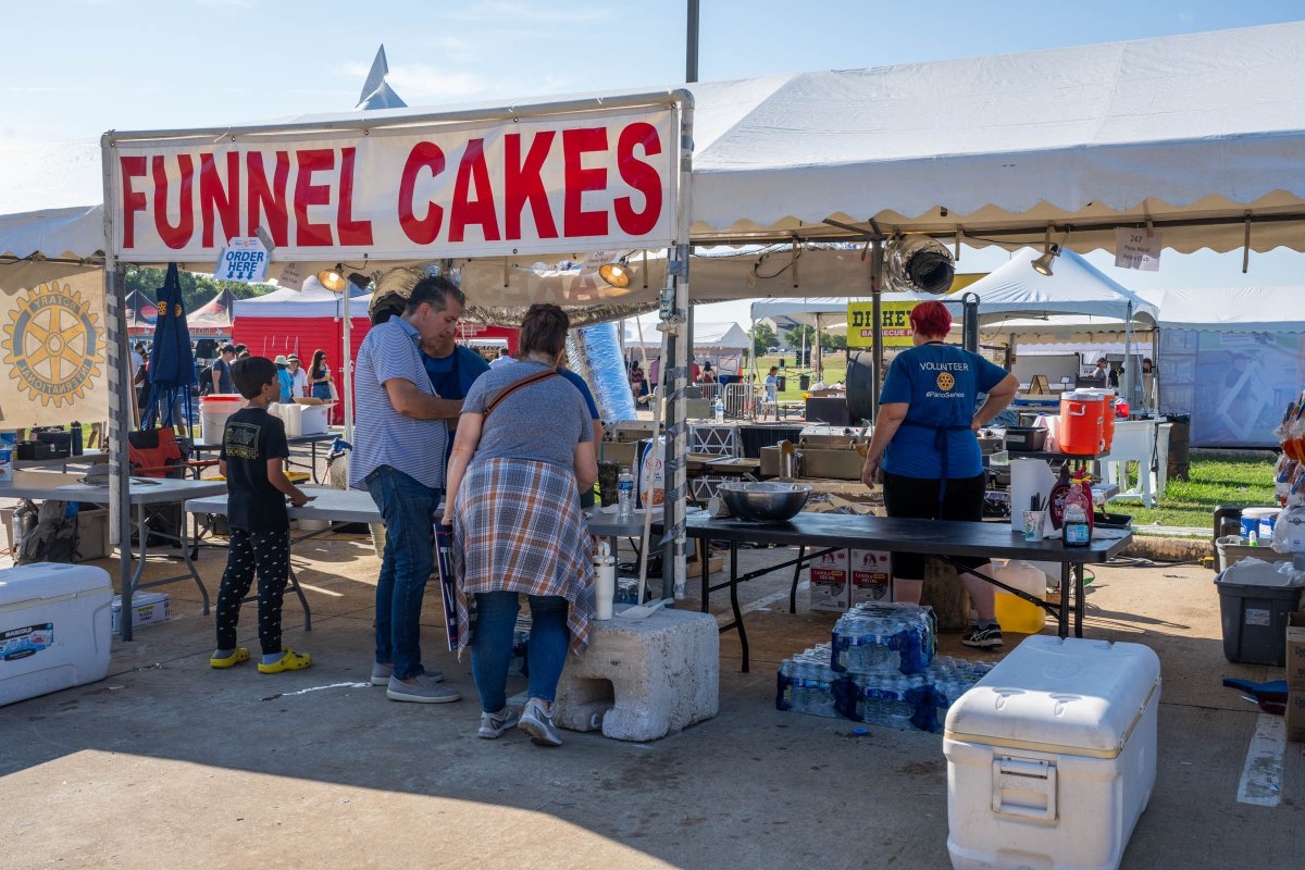 Corndogs, curly fries, funnel cakes, corn on the cob and MORE! We're bring all the things to the H-E-B | Central Market Plano Balloon Festival, open daily Sept 18-21. planoballoonfest.org