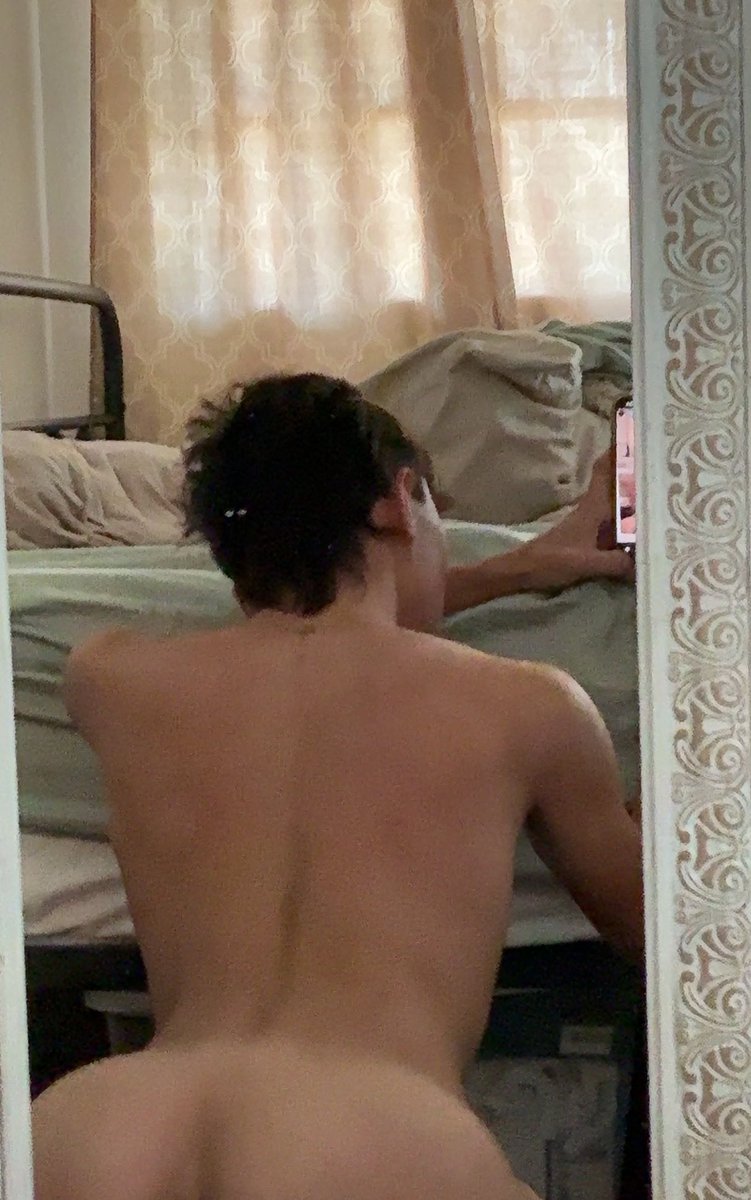 sebasfonziaOF's tweet photo. i NEED a massage 😭🙌🏼 PLZ
#massage #dm #help #backhurts #nsfw #gay https://t.co/ZBnzdBUDjC