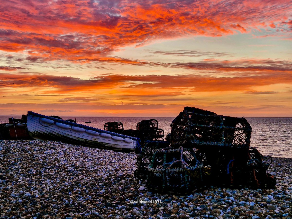Some of the best skies are before sunrise <a href="/PONewsHub/">PO Hub</a> <a href="/BBCSouthWeather/">BBCSouthWeather</a> <a href="/itvmeridian/">ITV News Meridian</a> <a href="/AlexisGreenTV/">Alexis Green</a> <a href="/HollyJGreen/">Holly Green - Weather Presenter</a> <a href="/PhilippaDrewITV/">Philippa Drew</a> <a href="/ThePhotoHour/">#ThePhotoHour</a> <a href="/ExpSussex/">ExperienceSussex</a> <a href="/StormHour/">#StormHour</a> <a href="/metoffice/">Met Office</a> <a href="/bbcweather/">BBC Weather</a> <a href="/BBCSussex/">BBC Sussex</a>