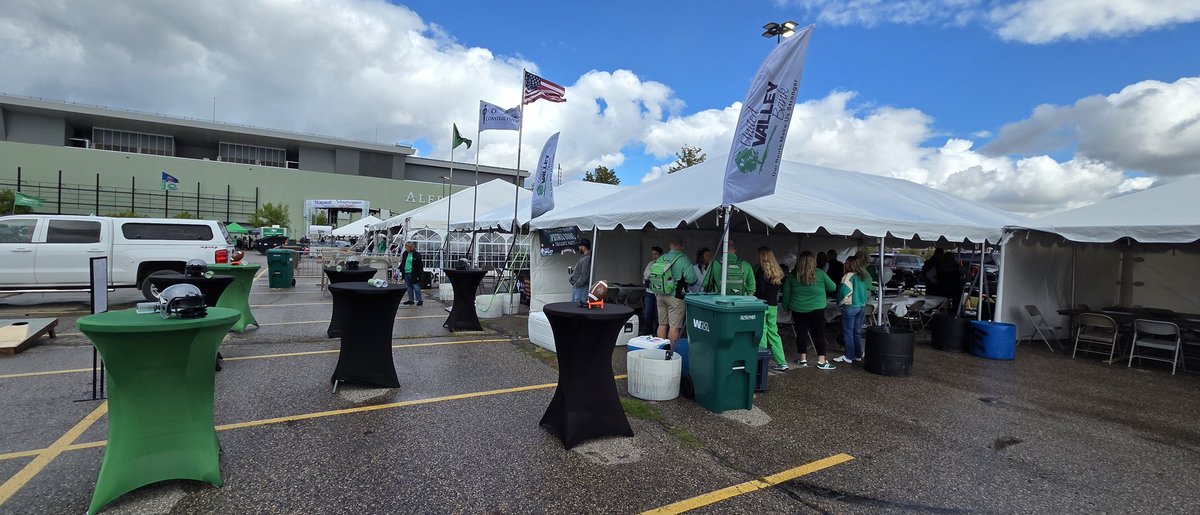 United Valley Bank and Opp Construction are here and they know how to tailgate! 

Learn how to rent these spots! LETS GO HAWKS! #LGH #Tailgate 

fightinghawks.com/documents/2025…