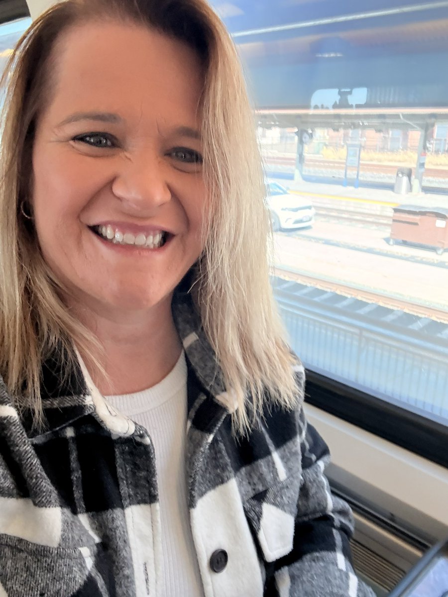 🚆 Skipped traffic today &amp; rollin by <a href="/Amtrak/">Amtrak</a> to Ballhalla! Pumped to be on the mic 🎙️ for the final home game of the <a href="/valkyries/">Golden State Valkyries</a> inaugural, regular season—and even met some fans headed to their first game on the way. 💜⚔️