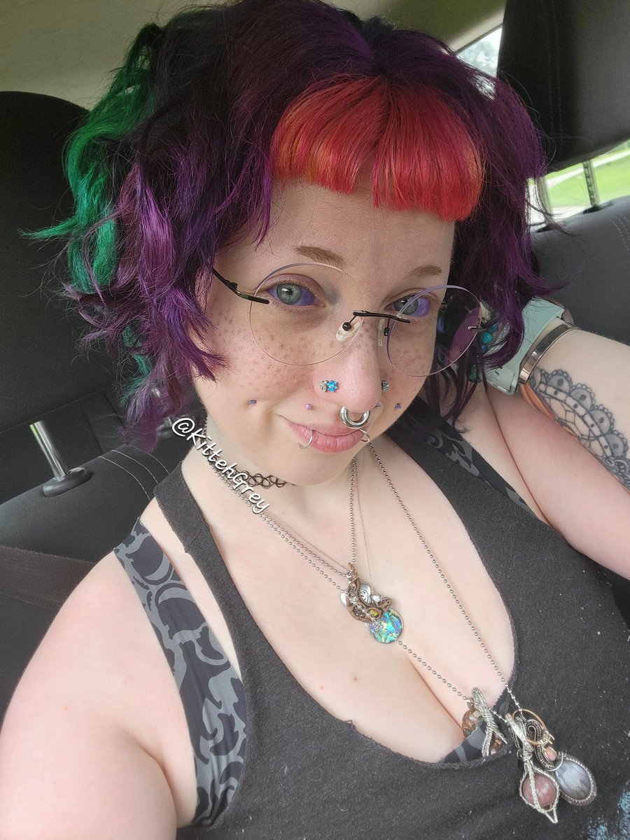 KittehGrey's tweet photo. Need to cover bills ASAP so anything I sell is on sale 😘 https://t.co/AC43jHMLJJ