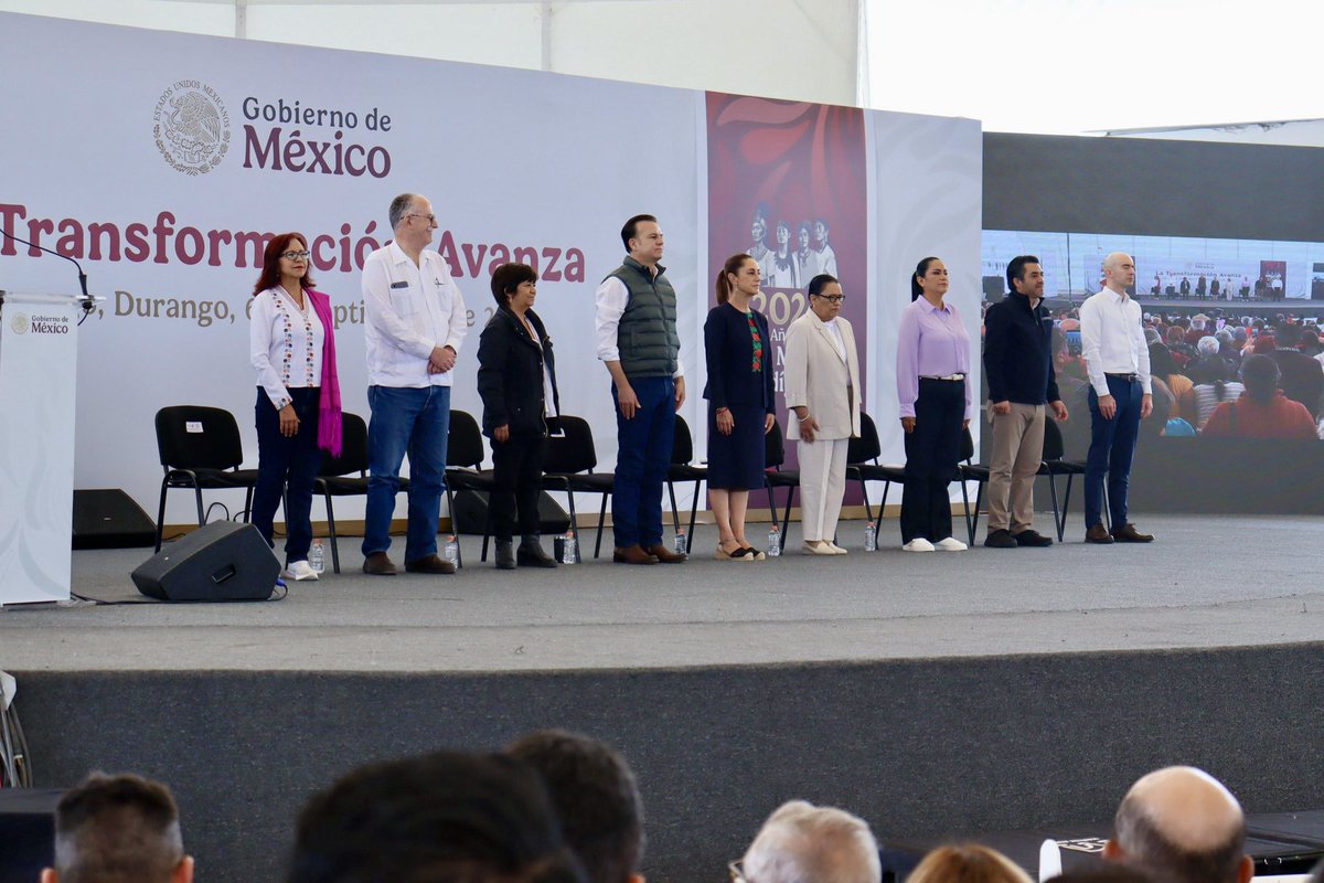ArielMaaLopez's tweet photo. En Durango, recibimos con los brazos abiertos a la presidenta @Claudiashein por su 1er Informe de Gobierno. 

Aquí tiene su casa, porque lo que nos une es algo más grande; Durango. 

Con el liderazgo de nuestro gobernador @EVillegasV y la voluntad de trabajar juntos, se fortalece la relación que traerá desarrollo y oportunidades para que a nuestra gente le vaya mejor.

¡Enhorabuena! 👏
