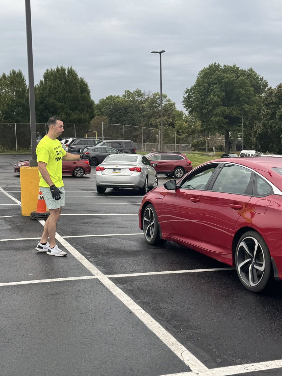 RepMarkosek's tweet image. Our annual document shredding event this morning at Gateway High School was a huge success. We serviced almost 400 cars. It was great to see many friends and neighbors! This year we were happy to be joined by @SenPisciottano