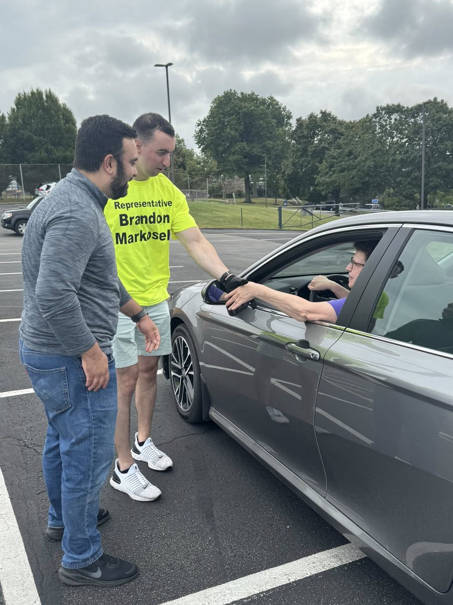 RepMarkosek's tweet image. Our annual document shredding event this morning at Gateway High School was a huge success. We serviced almost 400 cars. It was great to see many friends and neighbors! This year we were happy to be joined by @SenPisciottano