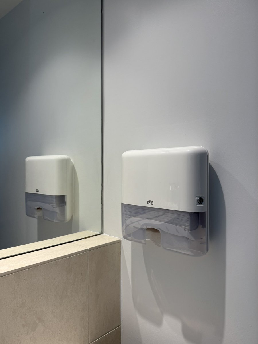 usgraphics's tweet photo. ULINE Model No. H-1595W

Huge QoL improver at the USGC office. These are also way better than any rotating gizmos and motorized systems in washrooms. 

Touchless, manual, fast to pull like 4 napkins, no battery, uses non-proprietary 9” multifold towels (ignore their marketing). https://t.co/21ylSR3Arj