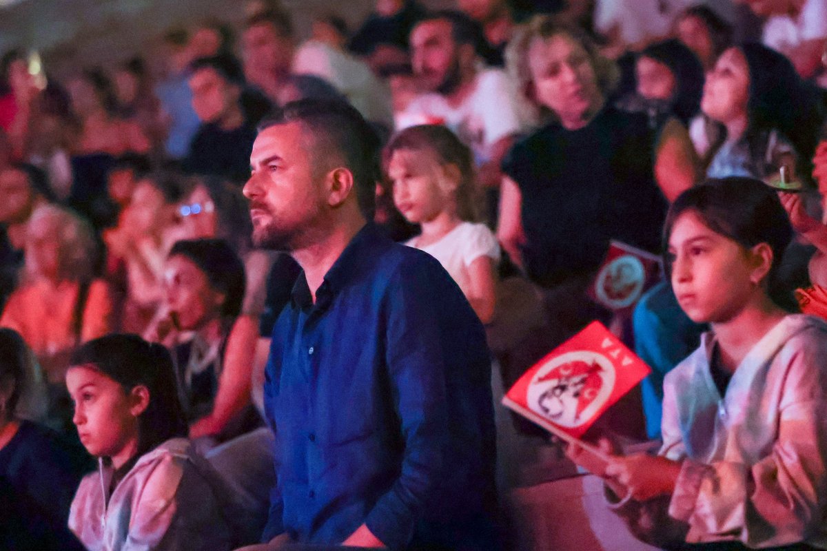 Cumhuriyetimizin kurucusu Gazi Mustafa Kemal Atatürk’ün çocukluk yıllarını anlatan “Mustafa” filmi, Bucalı çocuklar ve aileleriyle buluştu.

Okulların açılması öncesinde hem keyifli hem de anlamlı bir akşam yaşadık. Katılan tüm hemşehrilerimize teşekkür ediyoruz.