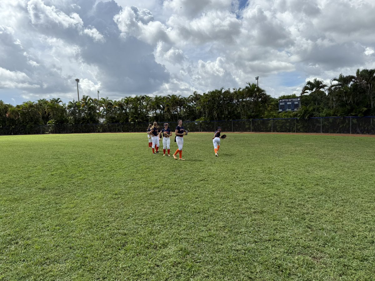 💙🧡 EC Bullets Premier Training Camp 💙🧡

Thank you to all our parents for getting the girls here today! The players worked hard, learned a ton, and brought great energy.

📸 58 athletes across 5 EC Bullets Premier teams:
•EC Bullets Premier 18U Matt
•EC Bullets Premier 16U