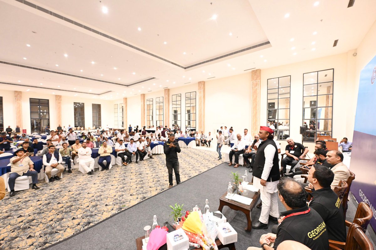 yadavakhilesh's tweet image. 