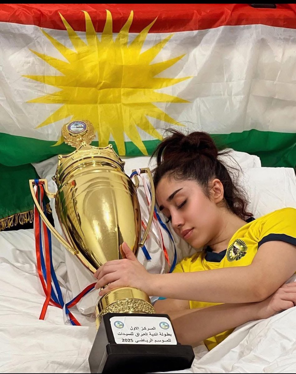 tinakurde's tweet image. Filenin Tanrıçaları 

Kürdistan Duhok Voleybol Takımı Irak şampiyonu oldu.