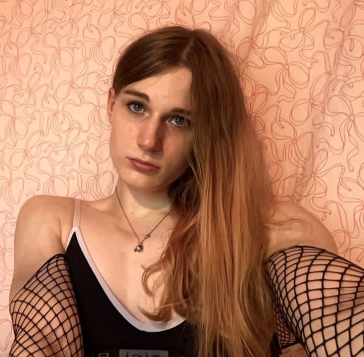 Do you like me better in a little black dress 🌙