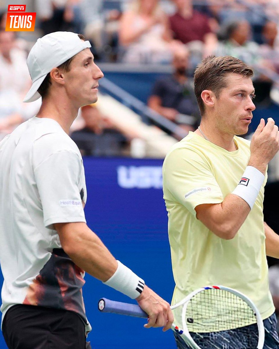 ¡CAMPEONES DEL #USOPEN! 🏆

🇦🇷 Zeballos y 🇪🇸 Granollers salvaron tres puntos de campeonato y superaron a 🇬🇧 Skupski y 🇬🇧 Salisbury por 3-6, 7-6 (4) y 7-5.

¡SEGUNDO TÍTULO DE GRAND SLAM PARA LA PAREJA ARGENTINA-ESPAÑOLA! 💪