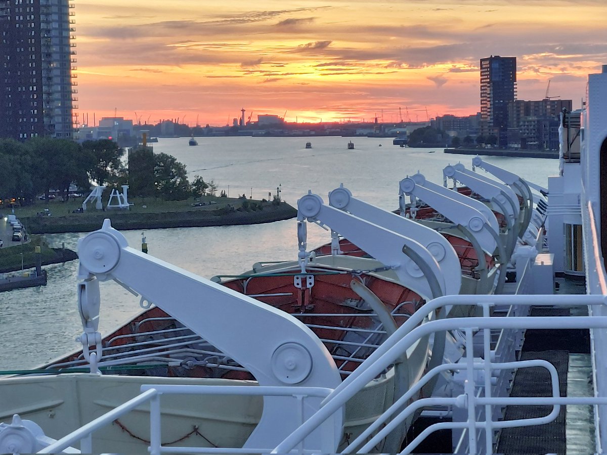 Zonsondergang op het ss #Rotterdam.