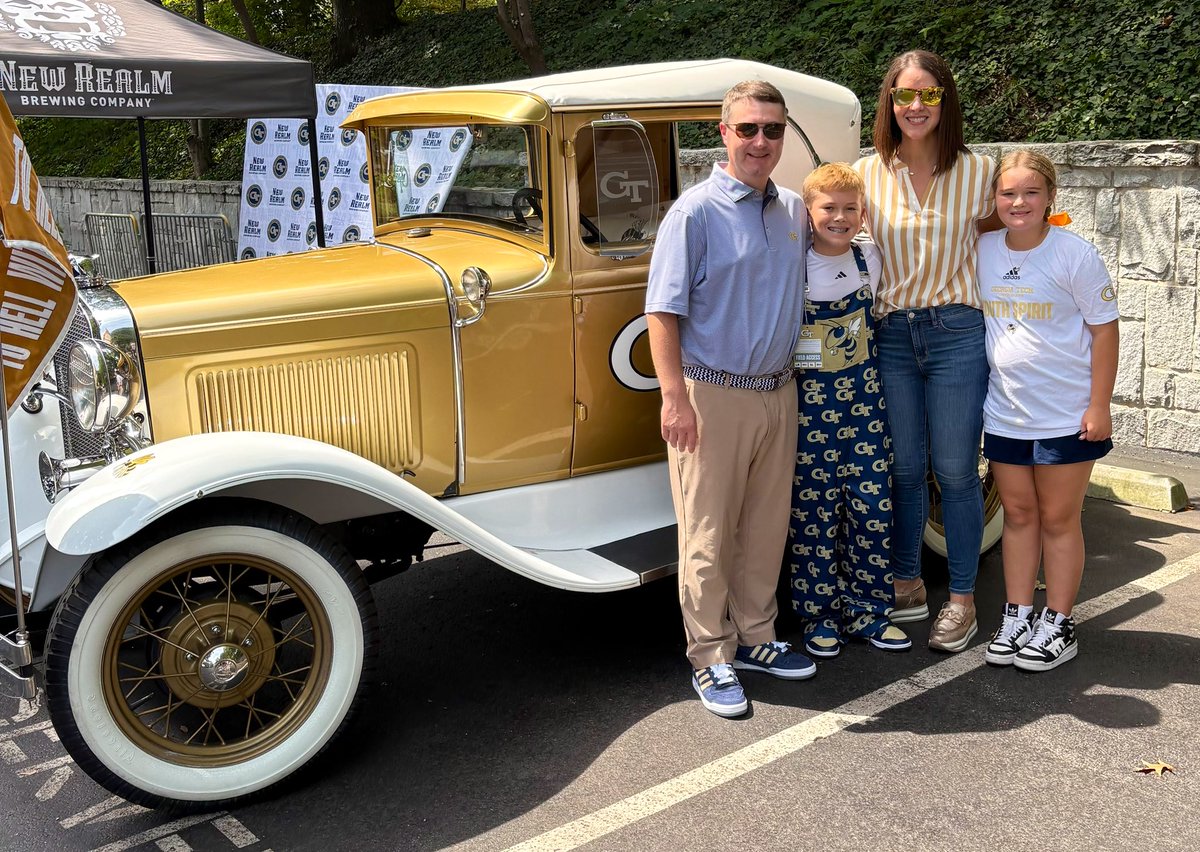 1st 🏈 game day on The Flats! #StingEm 🐝